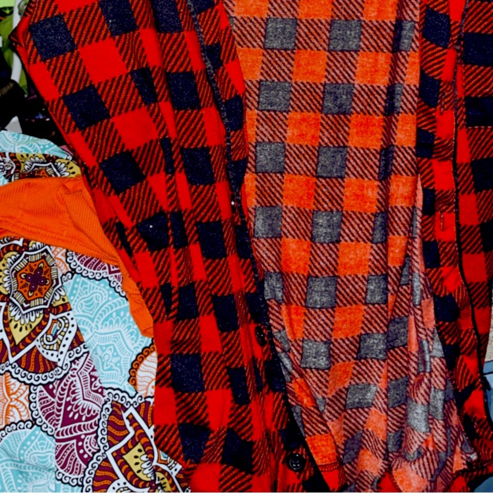 Pretty button down - Picture 2 of 2